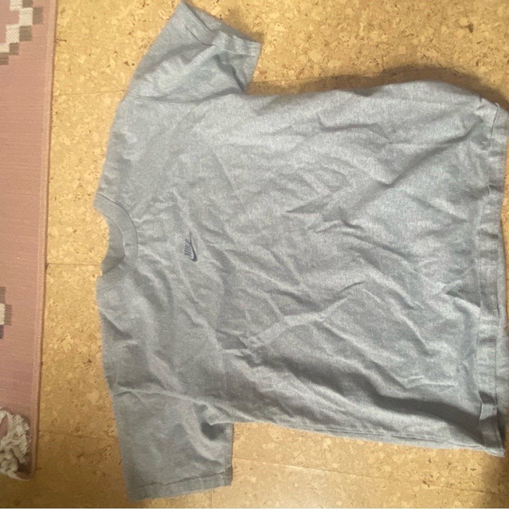 Heavyweight Nike center logo shirt